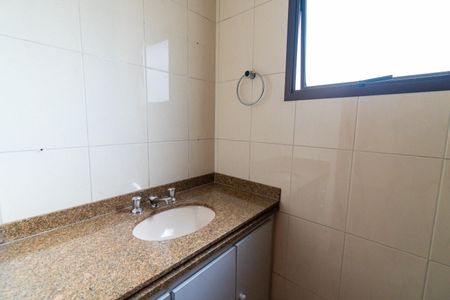 Apartamento à venda com 125m², 3 quartos e 3 vagas Apartamento à venda com 125m², 3 quartos e 3 vagasBanheiro da Suíte 2