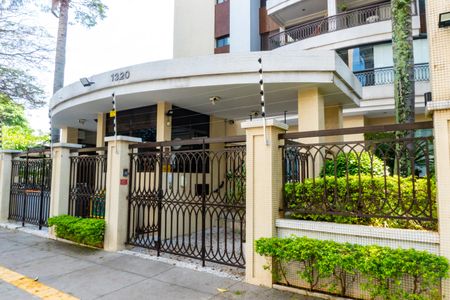 Apartamento à venda com 125m², 3 quartos e 3 vagas Apartamento à venda com 125m², 3 quartos e 3 vagasFachada e portaria