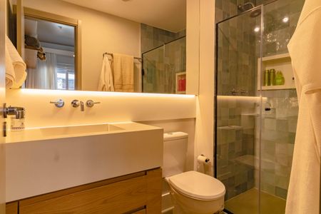 Apartamento à venda com 65m², 2 quartos e 1 vaga Apartamento à venda com 65m², 2 quartos e 1 vagaBanheiro da Suíte