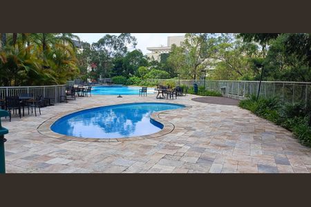 Apartamento à venda com 223m², 3 quartos e 4 vagas Apartamento à venda com 223m², 3 quartos e 4 vagasÁrea comum - Piscina