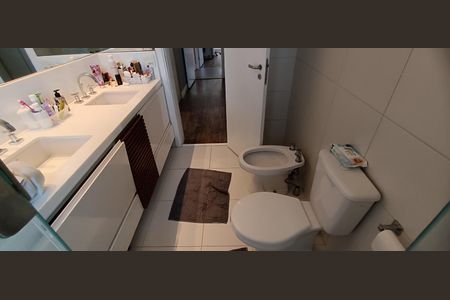 Apartamento à venda com 223m², 3 quartos e 4 vagas Apartamento à venda com 223m², 3 quartos e 4 vagasBanheiro suíte master