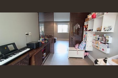 Apartamento à venda com 223m², 3 quartos e 4 vagas Apartamento à venda com 223m², 3 quartos e 4 vagasEscritório