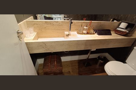 Apartamento à venda com 223m², 3 quartos e 4 vagas Apartamento à venda com 223m², 3 quartos e 4 vagasBanheiro Social