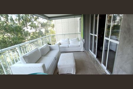 Apartamento à venda com 223m², 3 quartos e 4 vagas Apartamento à venda com 223m², 3 quartos e 4 vagasVaranda gourmet