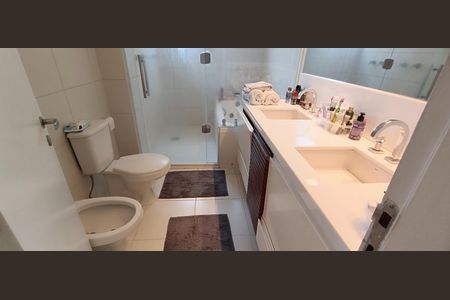 Apartamento à venda com 223m², 3 quartos e 4 vagas Apartamento à venda com 223m², 3 quartos e 4 vagasBanheiro suíte master