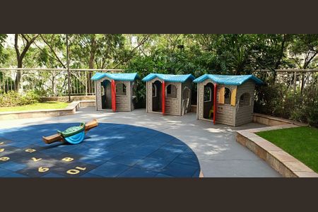 Apartamento à venda com 223m², 3 quartos e 4 vagas Apartamento à venda com 223m², 3 quartos e 4 vagasÁrea comum - Playground