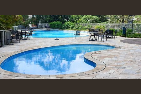 Apartamento à venda com 223m², 3 quartos e 4 vagas Apartamento à venda com 223m², 3 quartos e 4 vagasÁrea comum - Piscina