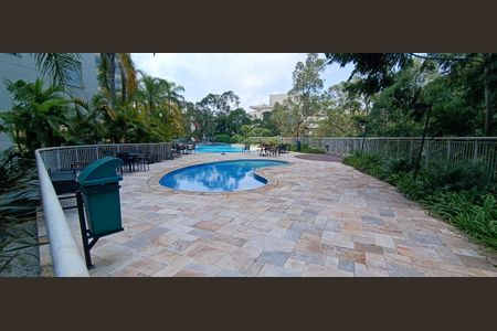 Apartamento à venda com 223m², 3 quartos e 4 vagas Apartamento à venda com 223m², 3 quartos e 4 vagasÁrea comum - Piscina