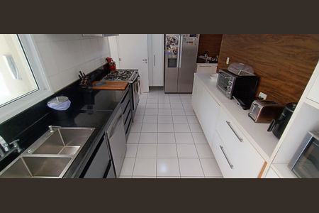 Apartamento à venda com 223m², 3 quartos e 4 vagas Apartamento à venda com 223m², 3 quartos e 4 vagasCozinha