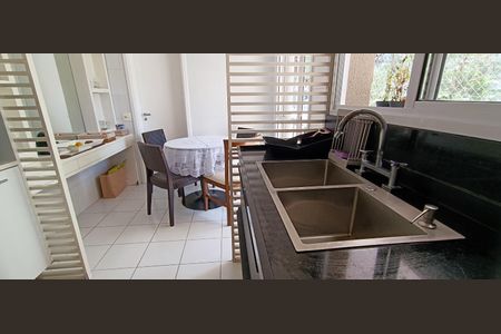 Apartamento à venda com 223m², 3 quartos e 4 vagas Apartamento à venda com 223m², 3 quartos e 4 vagasCozinha