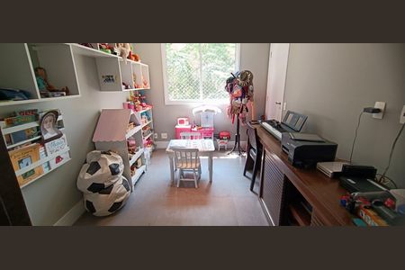 Apartamento à venda com 223m², 3 quartos e 4 vagas Apartamento à venda com 223m², 3 quartos e 4 vagasEscritório