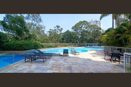 Apartamento à venda com 223m², 3 quartos e 4 vagas Apartamento à venda com 223m², 3 quartos e 4 vagasÁrea comum - Piscina