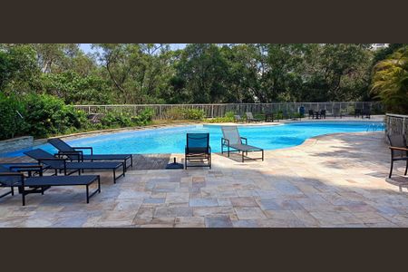 Apartamento à venda com 223m², 3 quartos e 4 vagas Apartamento à venda com 223m², 3 quartos e 4 vagasÁrea comum - Piscina