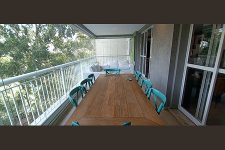 Apartamento à venda com 223m², 3 quartos e 4 vagas Apartamento à venda com 223m², 3 quartos e 4 vagasVaranda gourmet