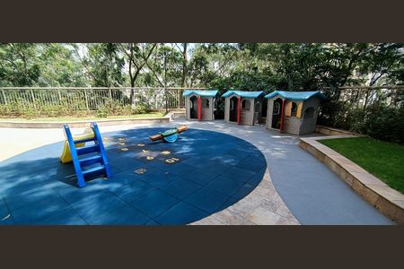 Apartamento à venda com 223m², 3 quartos e 4 vagas Apartamento à venda com 223m², 3 quartos e 4 vagasÁrea comum - Playground