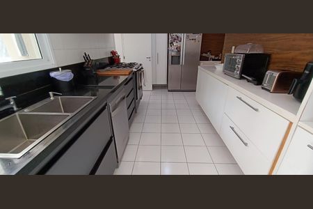 Apartamento à venda com 223m², 3 quartos e 4 vagas Apartamento à venda com 223m², 3 quartos e 4 vagasCozinha