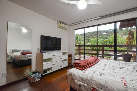 Casa à venda com 300m², 3 quartos e 8 vagas Casa à venda com 300m², 3 quartos e 8 vagasSuíte 2