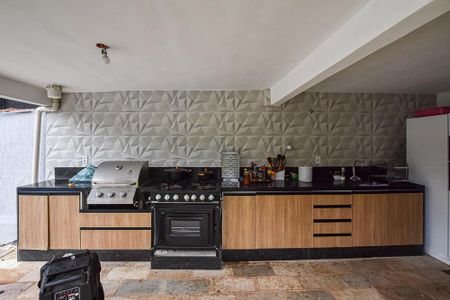 Casa à venda com 300m², 3 quartos e 8 vagas Casa à venda com 300m², 3 quartos e 8 vagasÁrea externa