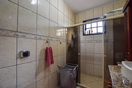 Casa à venda com 300m², 3 quartos e 8 vagas Casa à venda com 300m², 3 quartos e 8 vagasBanheiro Suíte 2