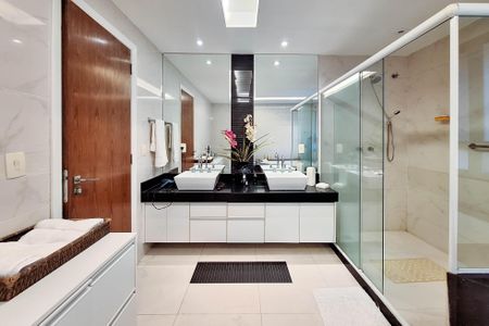 Apartamento à venda com 321m², 4 quartos e 3 vagas Apartamento à venda com 321m², 4 quartos e 3 vagasBanheiro da Suíte 4
