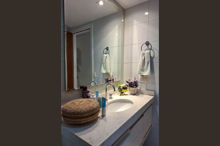 Apartamento à venda com 321m², 4 quartos e 3 vagas Apartamento à venda com 321m², 4 quartos e 3 vagasBanheiro da Suíte 3