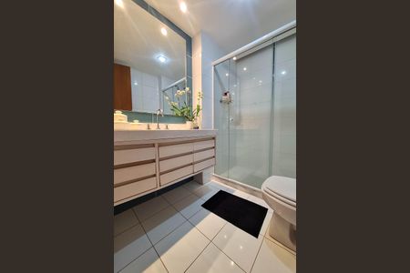 Apartamento à venda com 321m², 4 quartos e 3 vagas Apartamento à venda com 321m², 4 quartos e 3 vagasBanheiro da Suíte 2