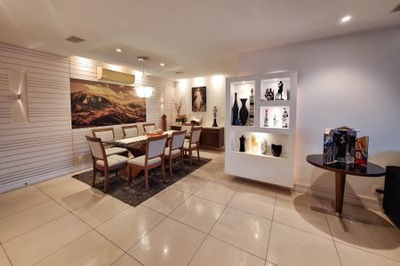 Apartamento à venda com 321m², 4 quartos e 3 vagas Apartamento à venda com 321m², 4 quartos e 3 vagasSala