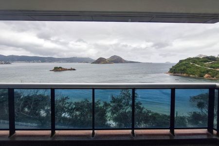 Apartamento à venda com 321m², 4 quartos e 3 vagas Apartamento à venda com 321m², 4 quartos e 3 vagasSuíte 1