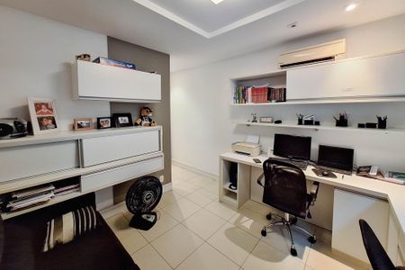 Apartamento à venda com 321m², 4 quartos e 3 vagas Apartamento à venda com 321m², 4 quartos e 3 vagasSuíte 3