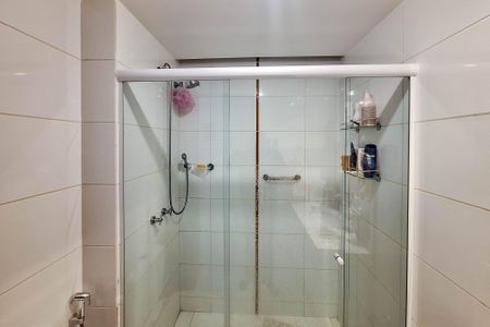 Apartamento à venda com 321m², 4 quartos e 3 vagas Apartamento à venda com 321m², 4 quartos e 3 vagasBanheiro da Suíte 1