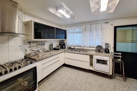 Apartamento à venda com 321m², 4 quartos e 3 vagas Apartamento à venda com 321m², 4 quartos e 3 vagasCozinha
