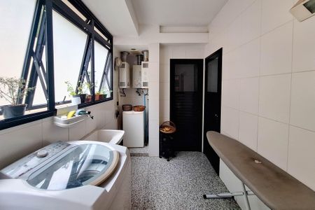 Apartamento à venda com 321m², 4 quartos e 3 vagas Apartamento à venda com 321m², 4 quartos e 3 vagasÁrea de Serviço