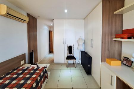 Apartamento à venda com 321m², 4 quartos e 3 vagas Apartamento à venda com 321m², 4 quartos e 3 vagasSuíte 2