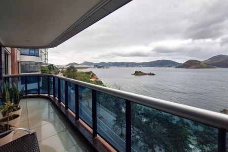 Apartamento à venda com 321m², 4 quartos e 3 vagas Apartamento à venda com 321m², 4 quartos e 3 vagasVaranda da Sala