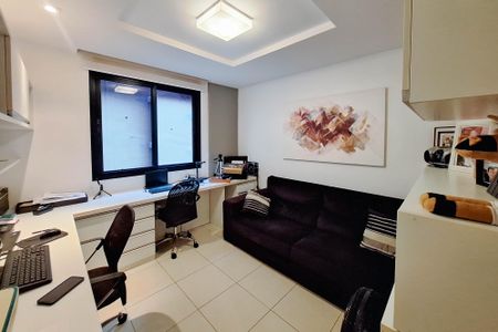 Apartamento à venda com 321m², 4 quartos e 3 vagas Apartamento à venda com 321m², 4 quartos e 3 vagasSuíte 3