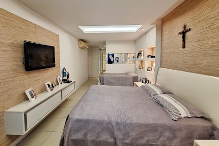 Apartamento à venda com 321m², 4 quartos e 3 vagas Apartamento à venda com 321m², 4 quartos e 3 vagasSuíte 4