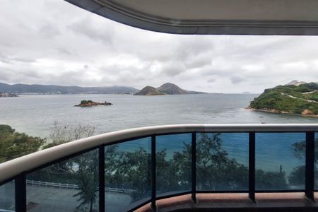 Apartamento à venda com 321m², 4 quartos e 3 vagas Apartamento à venda com 321m², 4 quartos e 3 vagasSuíte 2