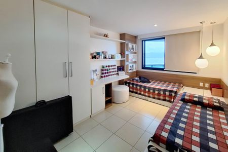 Apartamento à venda com 321m², 4 quartos e 3 vagas Apartamento à venda com 321m², 4 quartos e 3 vagasSuíte 2