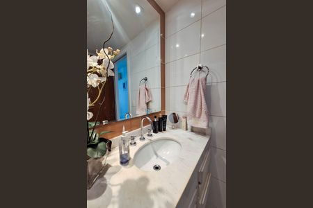 Apartamento à venda com 321m², 4 quartos e 3 vagas Apartamento à venda com 321m², 4 quartos e 3 vagasBanheiro da Suíte 1