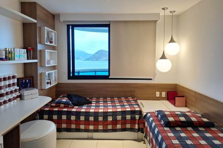 Apartamento à venda com 321m², 4 quartos e 3 vagas Apartamento à venda com 321m², 4 quartos e 3 vagasSuíte 2