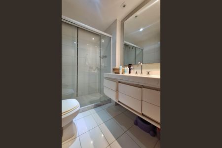 Apartamento à venda com 321m², 4 quartos e 3 vagas Apartamento à venda com 321m², 4 quartos e 3 vagasBanheiro da Suíte 3