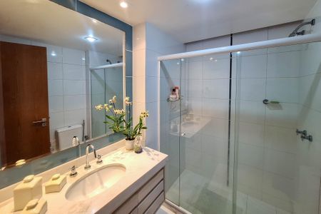 Apartamento à venda com 321m², 4 quartos e 3 vagas Apartamento à venda com 321m², 4 quartos e 3 vagasBanheiro da Suíte 2