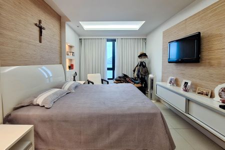 Apartamento à venda com 321m², 4 quartos e 3 vagas Apartamento à venda com 321m², 4 quartos e 3 vagasSuíte 4