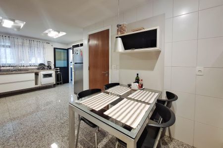 Apartamento à venda com 321m², 4 quartos e 3 vagas Apartamento à venda com 321m², 4 quartos e 3 vagasCozinha