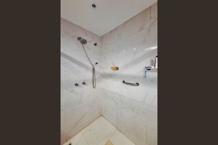 Apartamento à venda com 321m², 4 quartos e 3 vagas Apartamento à venda com 321m², 4 quartos e 3 vagasBanheiro da Suíte 4