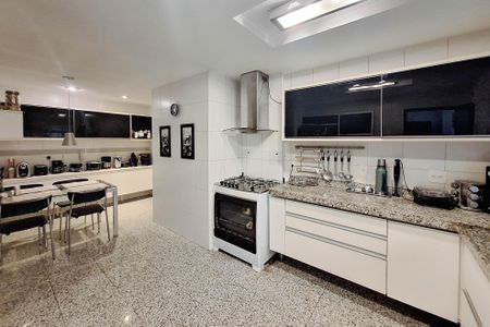 Apartamento à venda com 321m², 4 quartos e 3 vagas Apartamento à venda com 321m², 4 quartos e 3 vagasCozinha