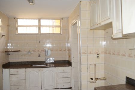 Casa à venda com 193m², 5 quartos e 4 vagasCozinha - Armários