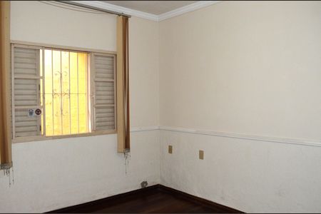 Casa à venda com 193m², 5 quartos e 4 vagasQuarto 2