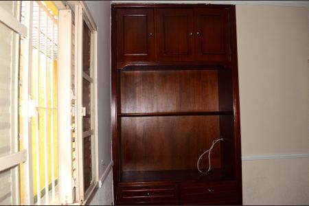 Casa à venda com 193m², 5 quartos e 4 vagasQuarto 3 - Armários