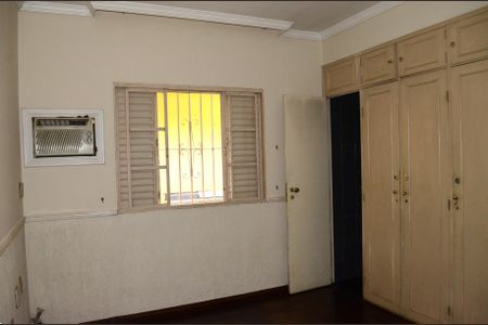 Casa à venda com 193m², 5 quartos e 4 vagasQuarto Suíte